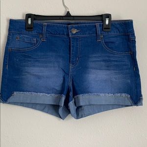 Celebrity Pink Cuffed shorts